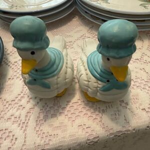 Vintage Country Goode Salt and Pepper set